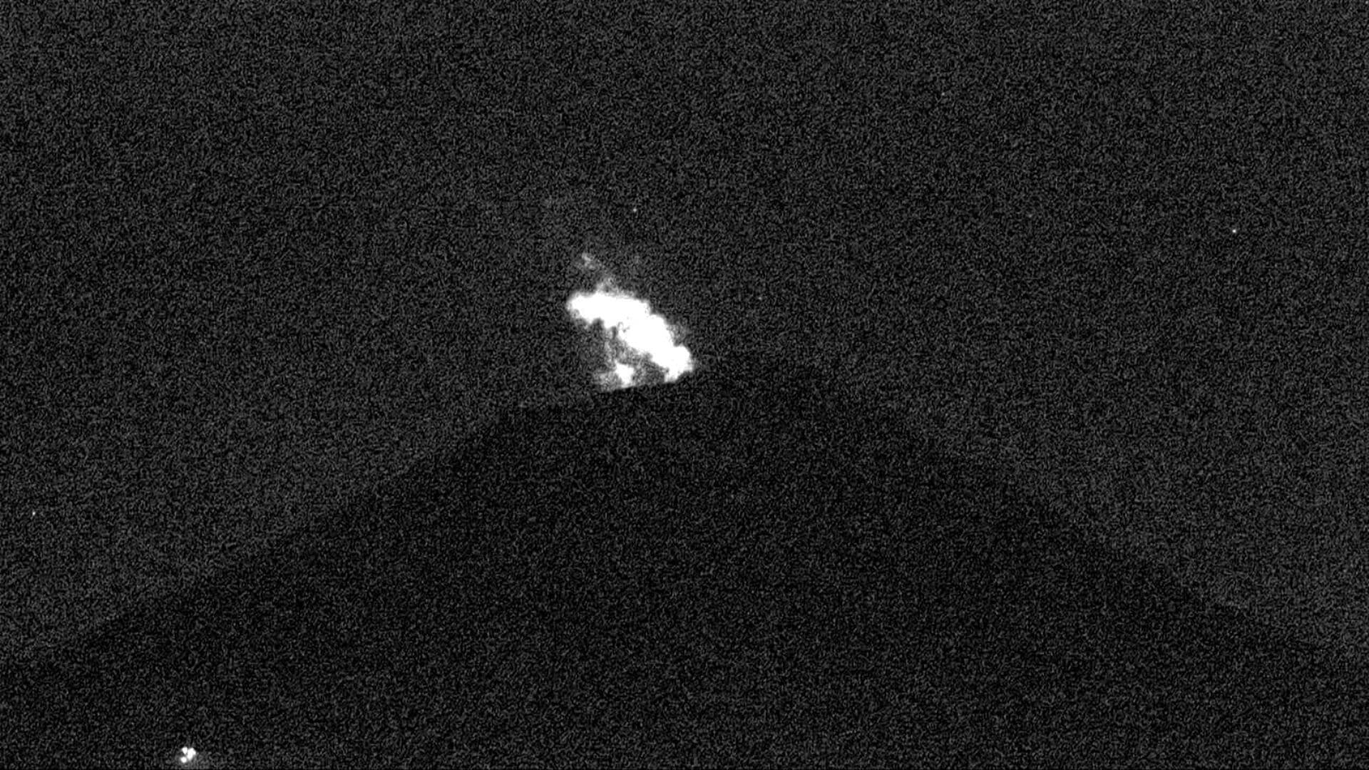 VIDEO: Cámara de N+ Capta Impresionante Fumarola del Volcán Popocatépetl