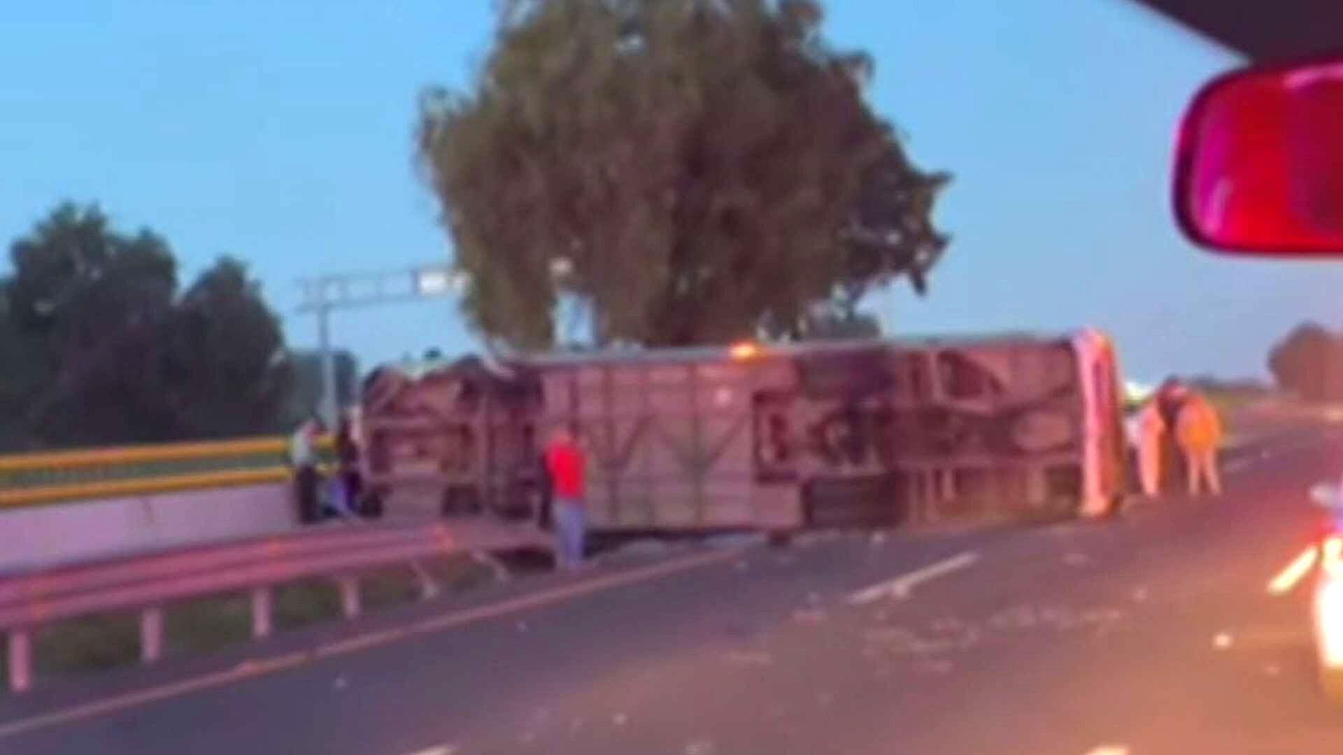 Carretera México-Pachuca Hoy; Vuelca Autobús de Pasajeros