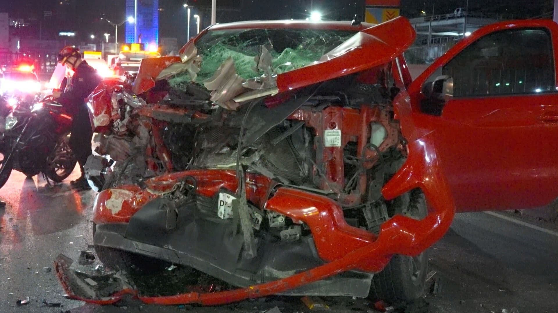 Deja Un Herido Choque de Camioneta y Camión de Servicios Publicos en Monterrey