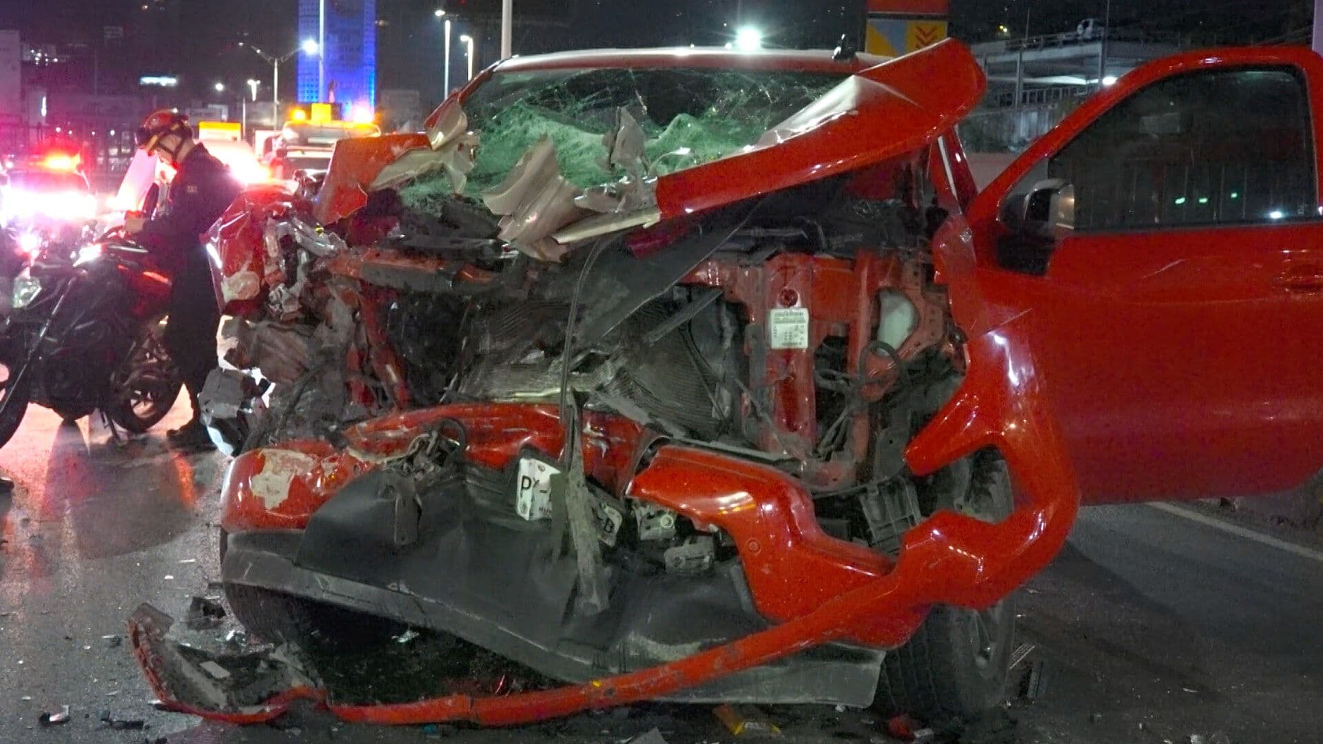 Deja Un Herido Choque de Camioneta y Camión de Servicios Publicos en Monterrey