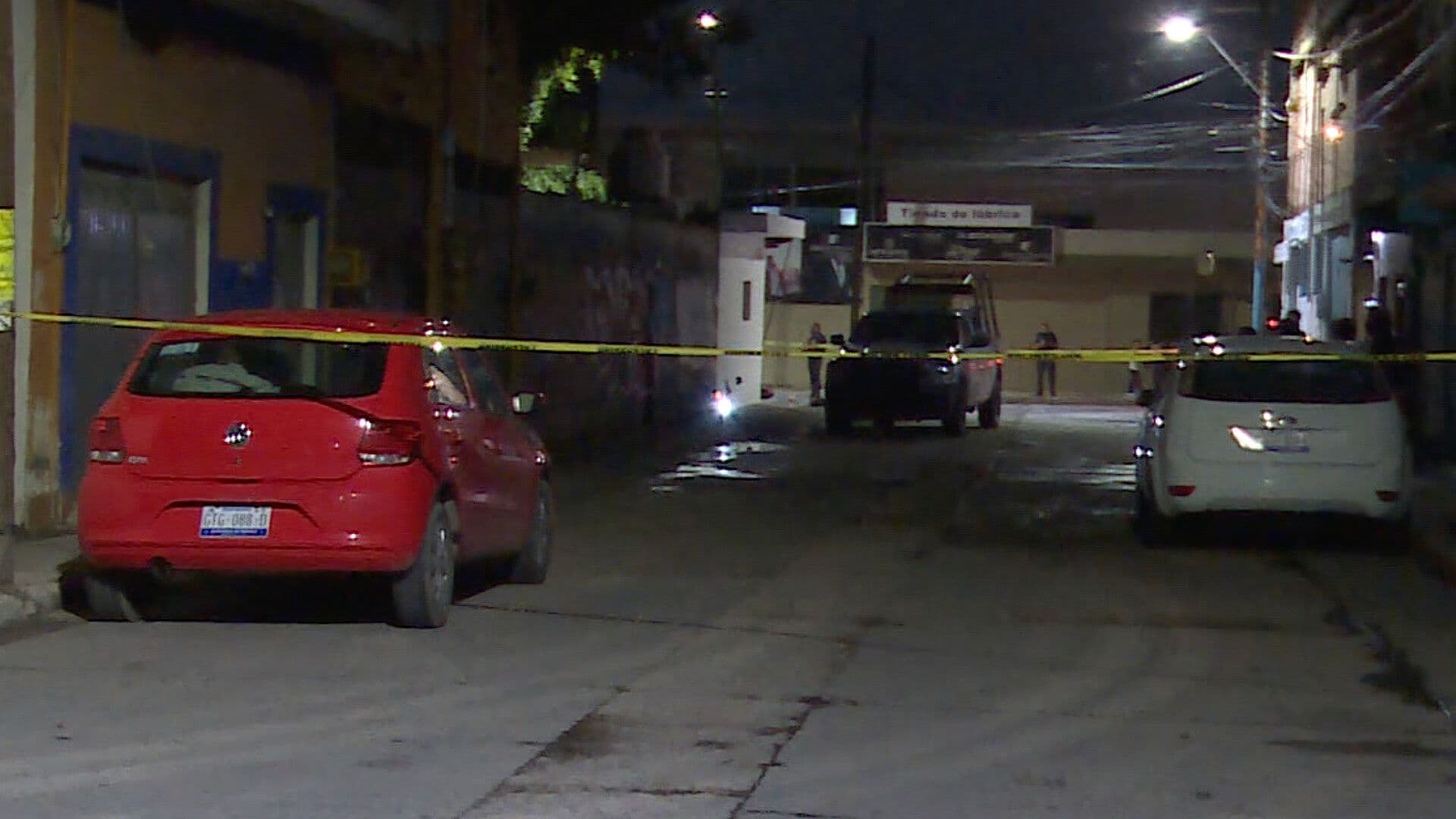 Hombre Ataca a Perro Con Un Machete y Vecinos Intentan Agredir al Responsable en Irapuato