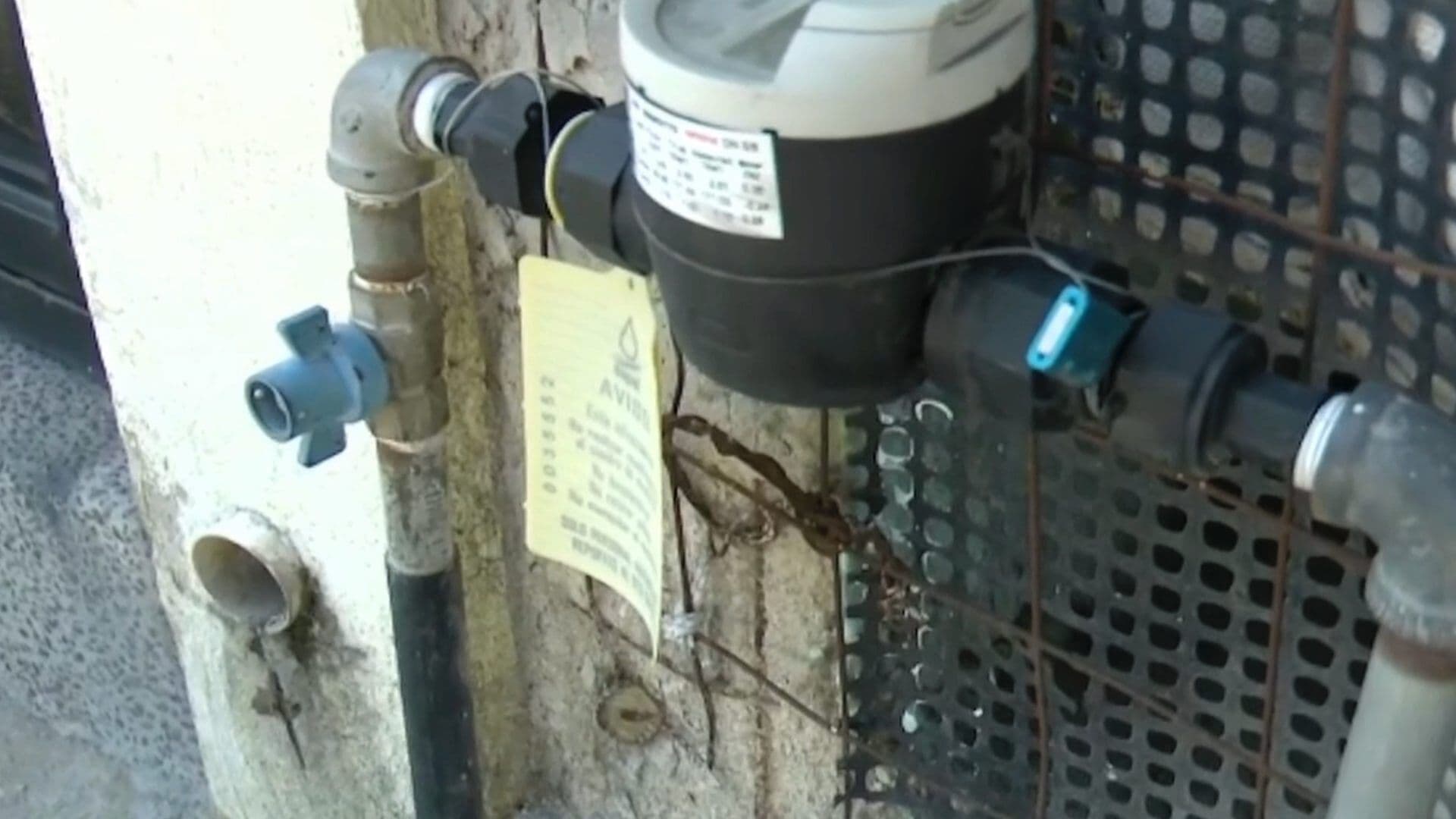 Molesta Cambio de Medidores de Agua en Santa María de Cementos No Tienen Agua