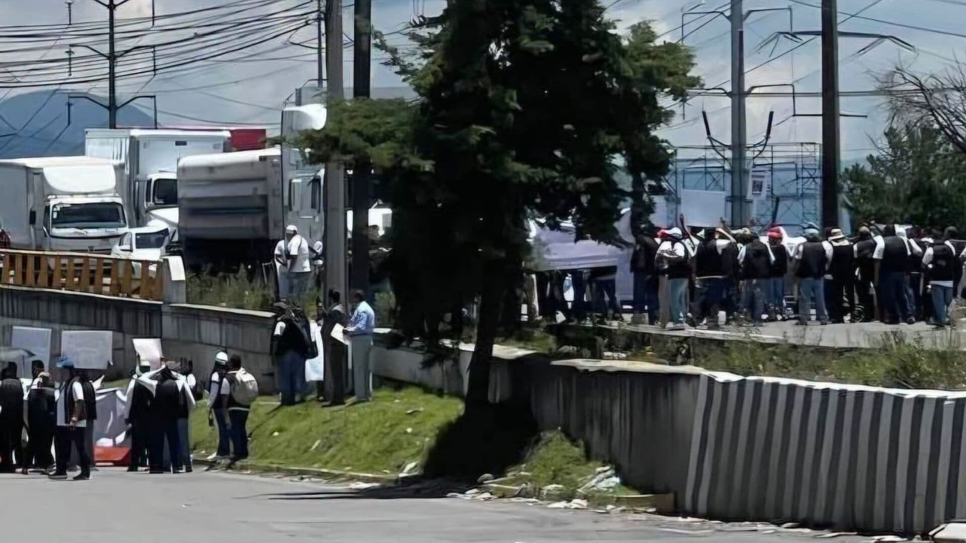 Sindicato de Trabajadores del Estado de México Bloquea la México-Toluca