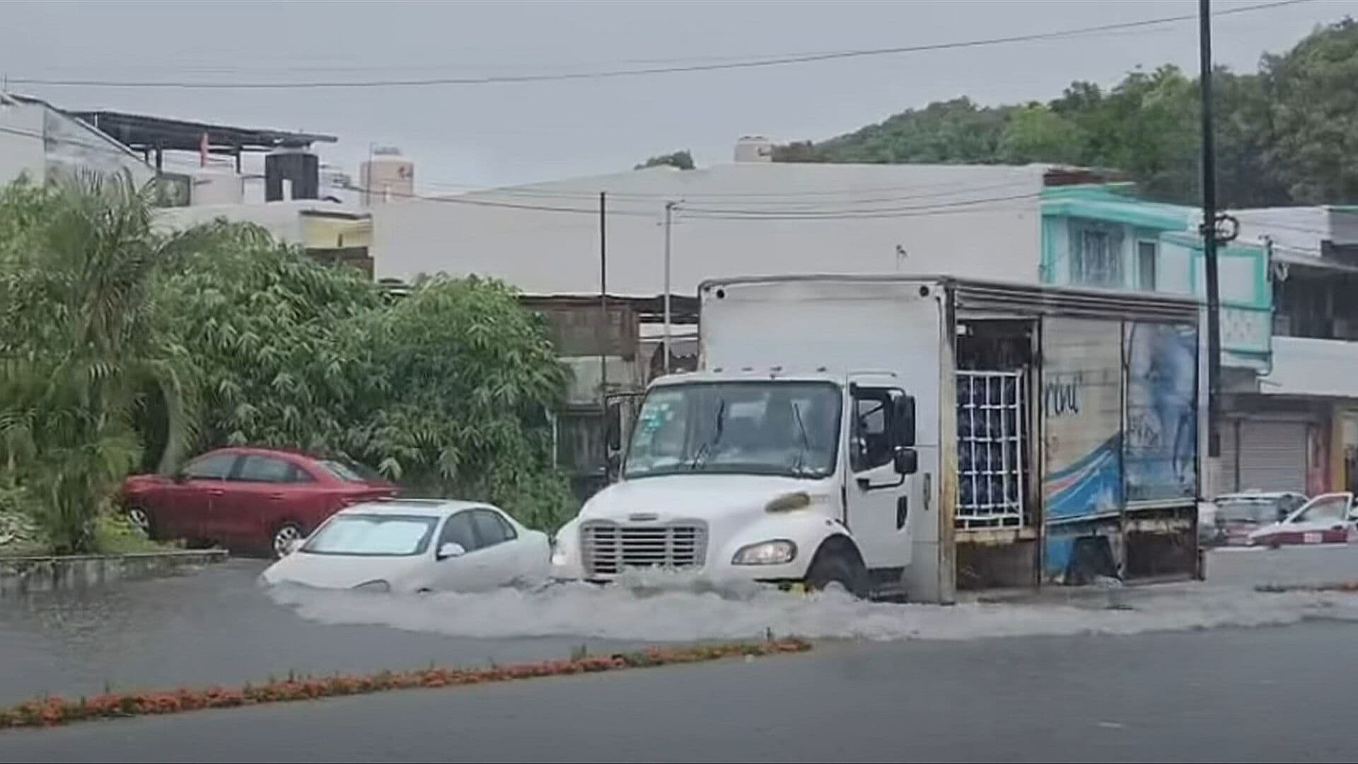 VIDEO | Fuertes Lluvias en Coatzacoalcos Causan Afectaciones en Mercados y Vialidades