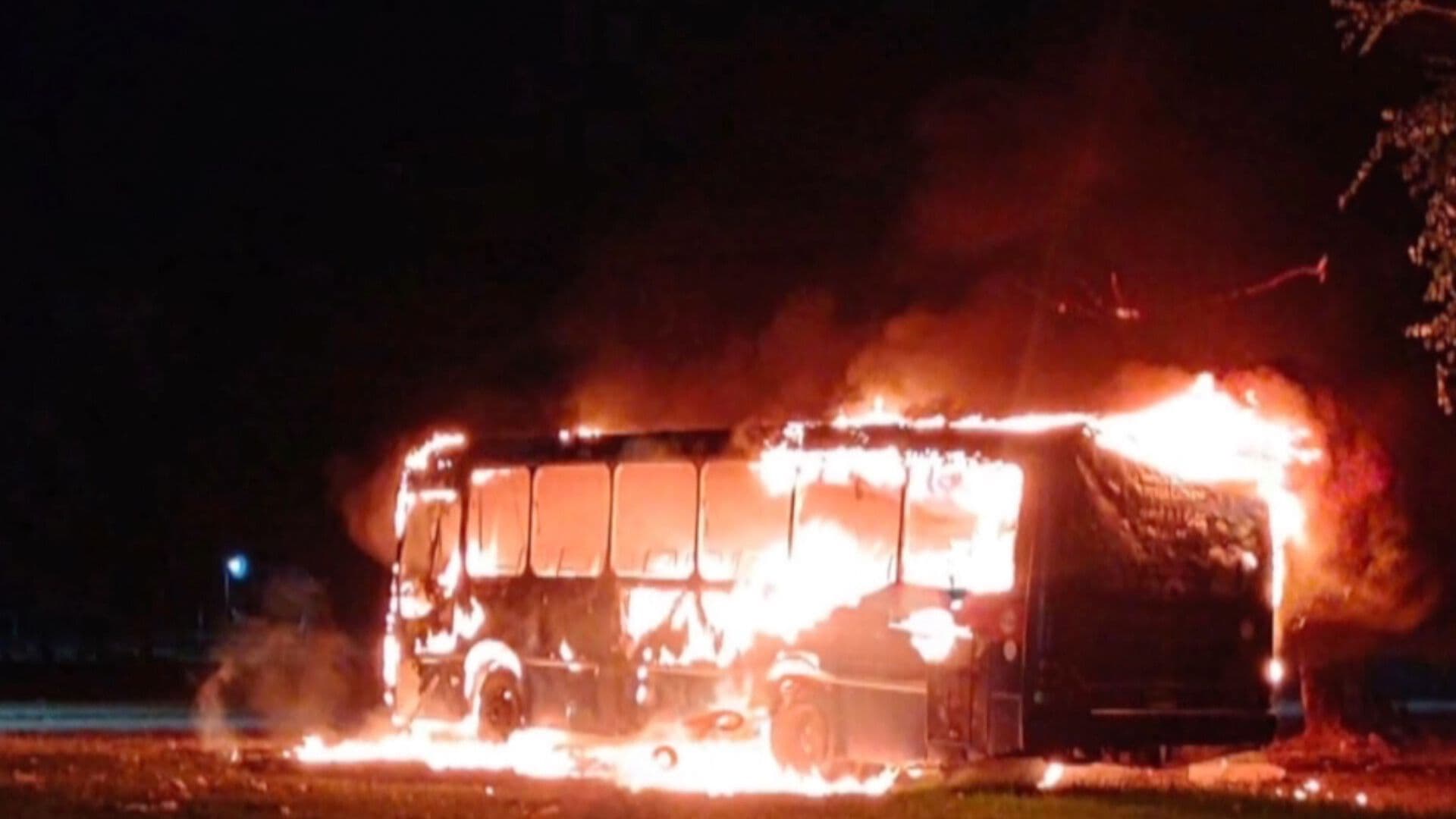 Se Incendia Autobús Estacionado en Tampico