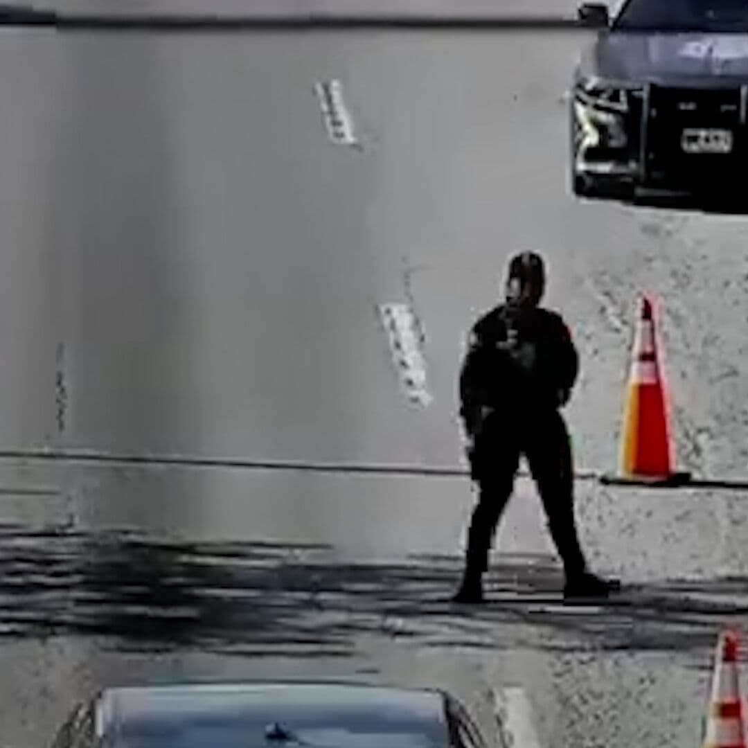 Menores de Edad a Punto de Atropellar a una Policía