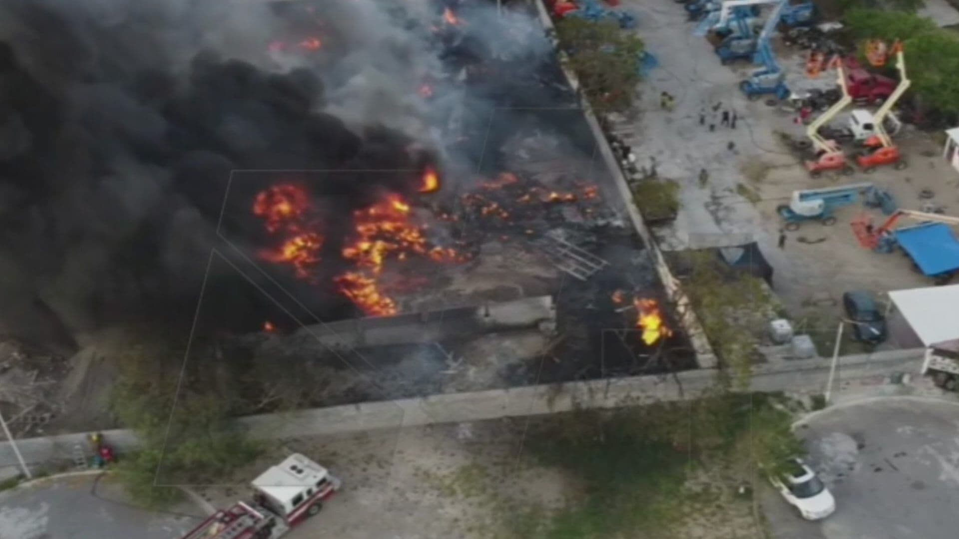 Así se Ve Desde el Aire el Incendio en Tarimera en Apodaca, Nuevo León