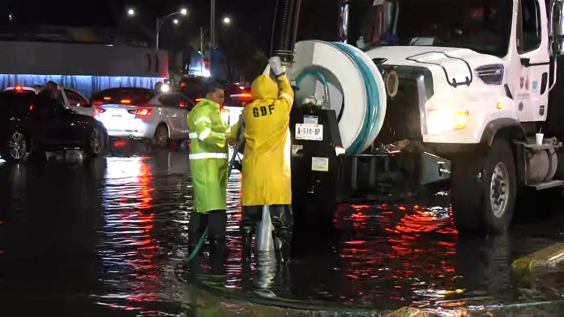 Lluvias HOY en CDMX: Paseo de la Reforma se Inunda; Realizan Desazolve
