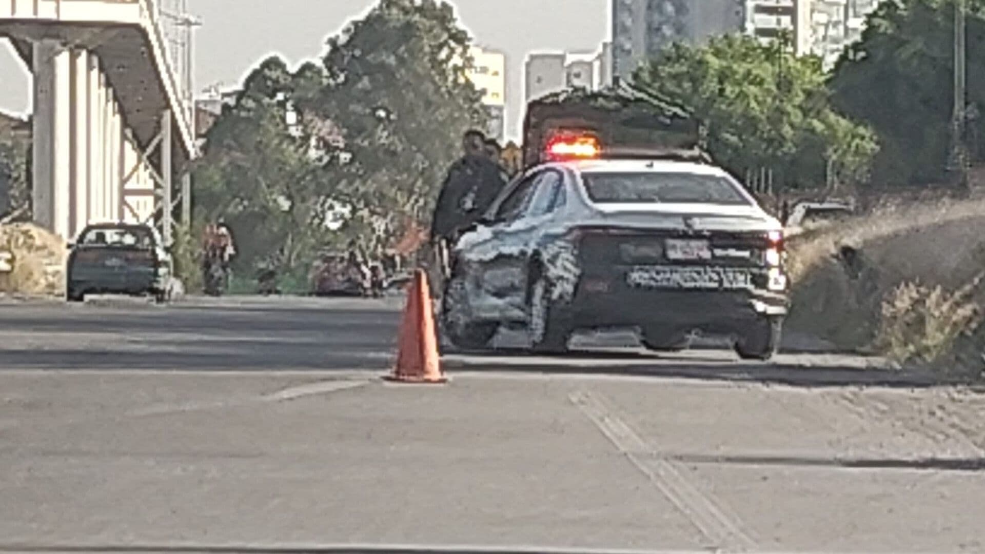 Camioneta Varada por Llanta Proyectada en Periférico Ecológico y Vía Atlixcáyotl Puebla