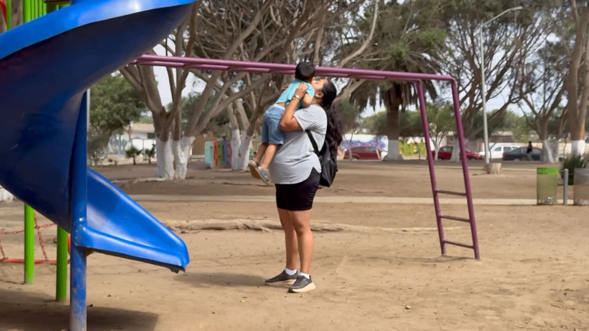 Madre Pide Apoyo para Cirugía de Niño de 2 Años con Deformidad en Pies en Ensenada