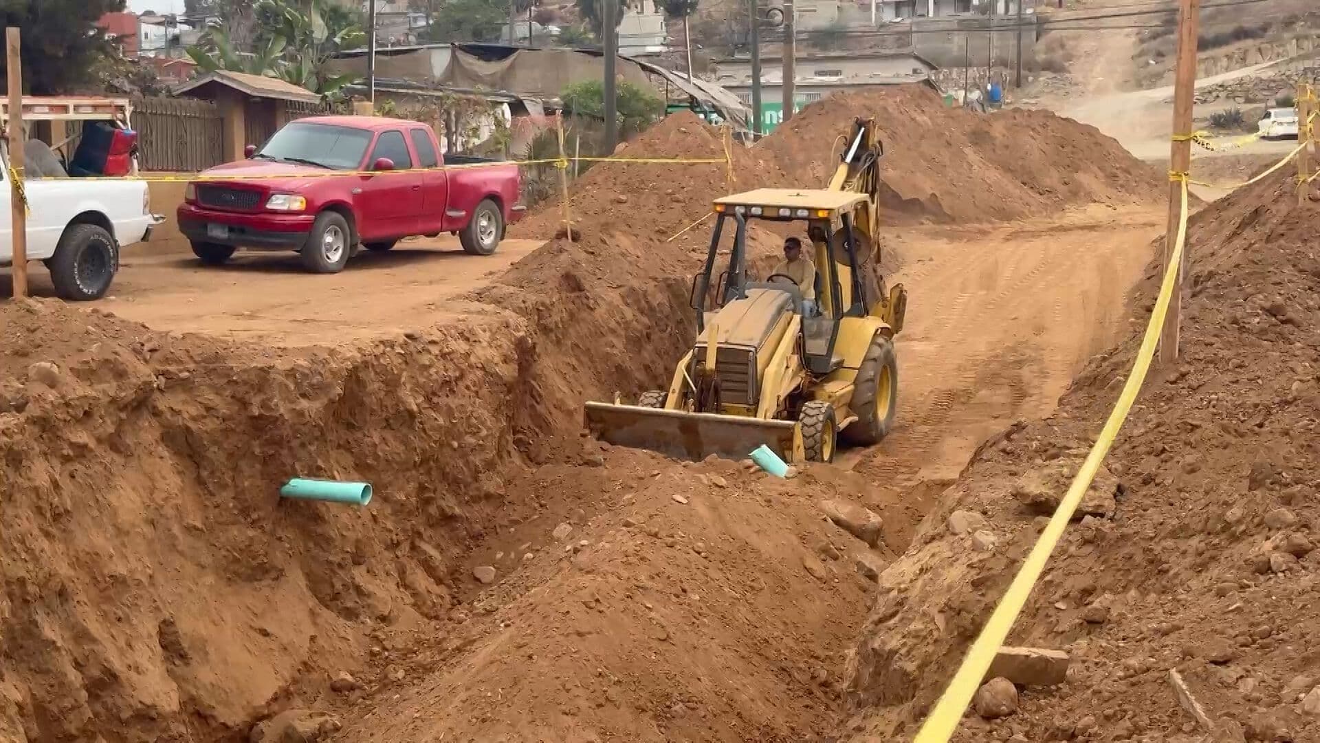 Obras de Drenaje Dejan Calle Inconclusa y Generan Riesgos en Maneadero, Ensenada