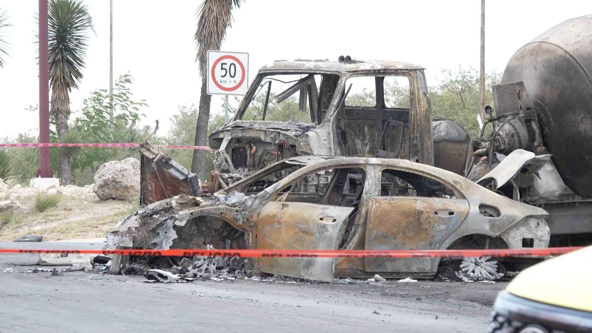 Menor de 17 Años Muere en Choque e Incendio de Camión Revolvedora en Monterrey