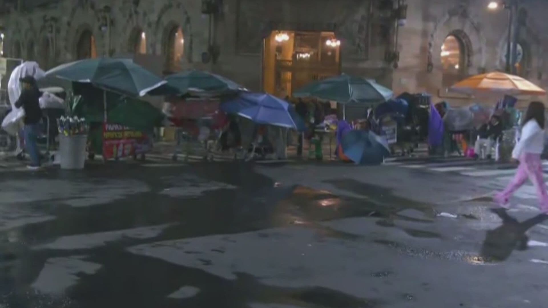 Bloqueo de Comerciantes de la Alameda Cumple 7 Horas en Eje Central y Tacuba