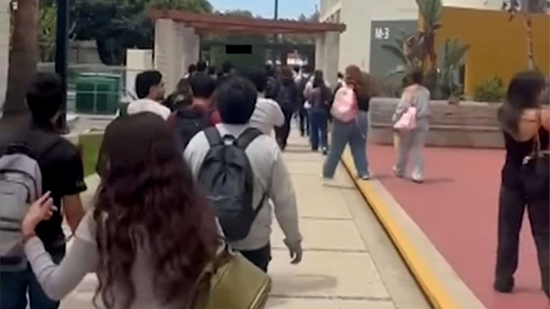 Desalojan a Más de 6 Mil Alumnos de la UABC por Presunta Amenaza de Tiroteo