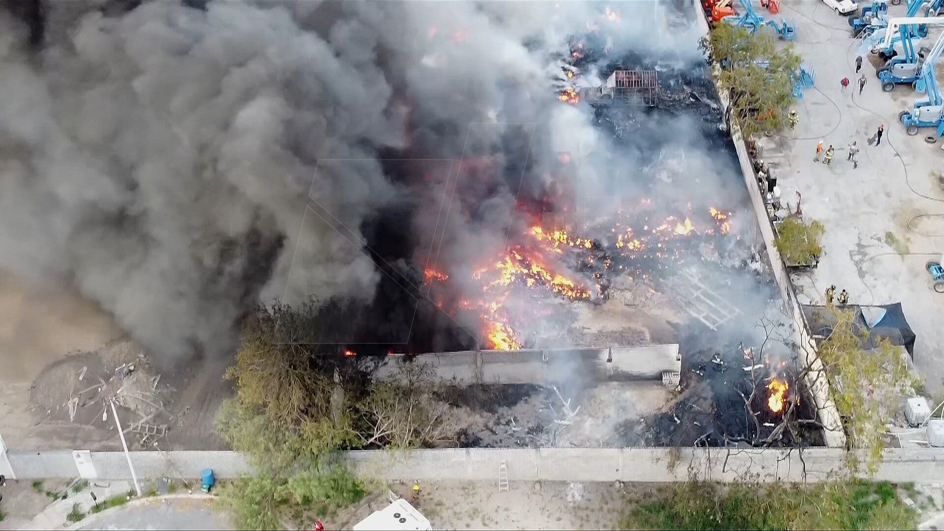 Así Fue el Incendio en una Tarimera en Apodaca, Nuevo León