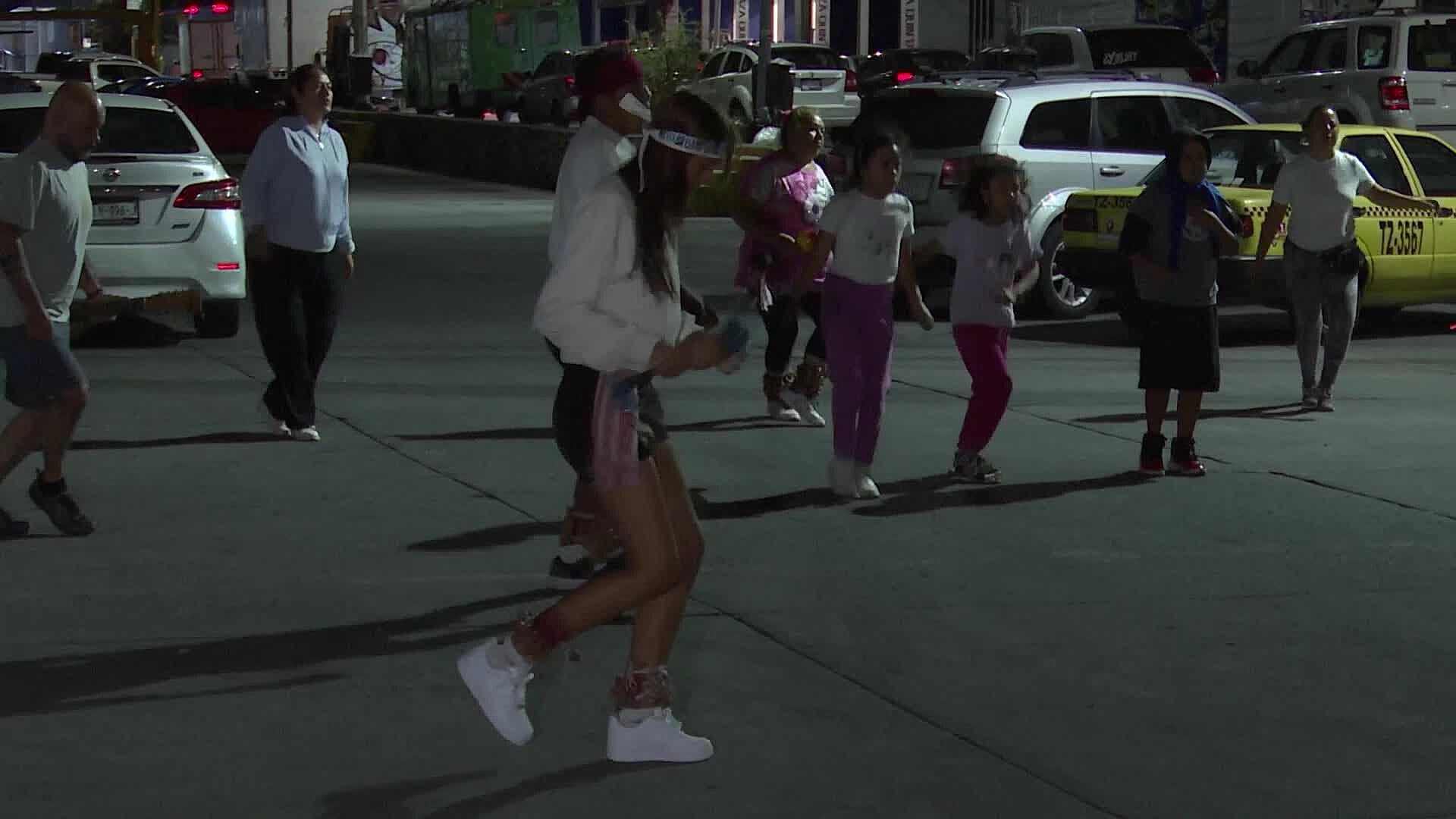 Danzantes de Querétaro Se Preparan para las Fiestas de la Santa Cruz