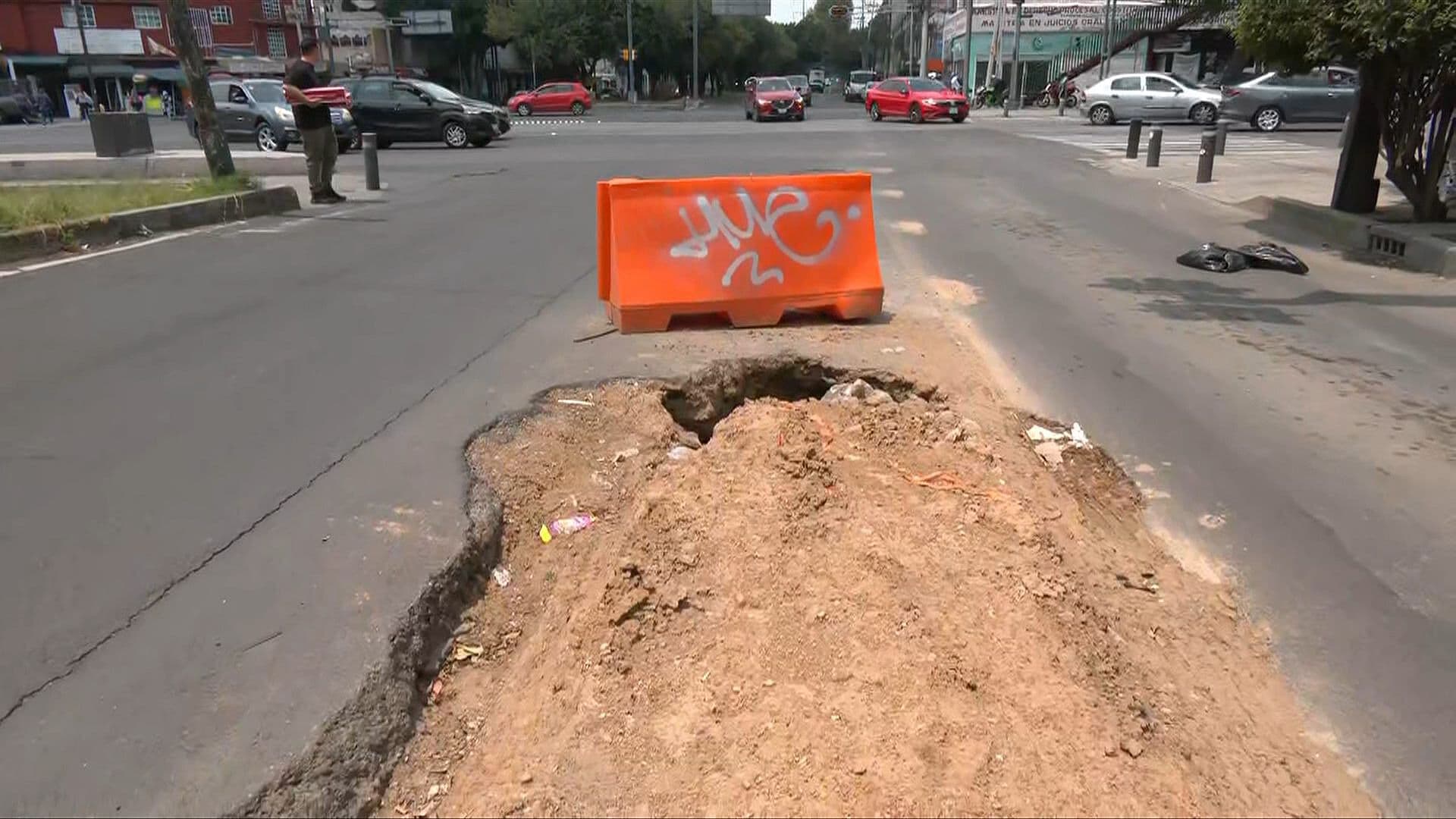 Obra Inconclusa en Iztacalco Amenaza a Peatones y Automovilistas
