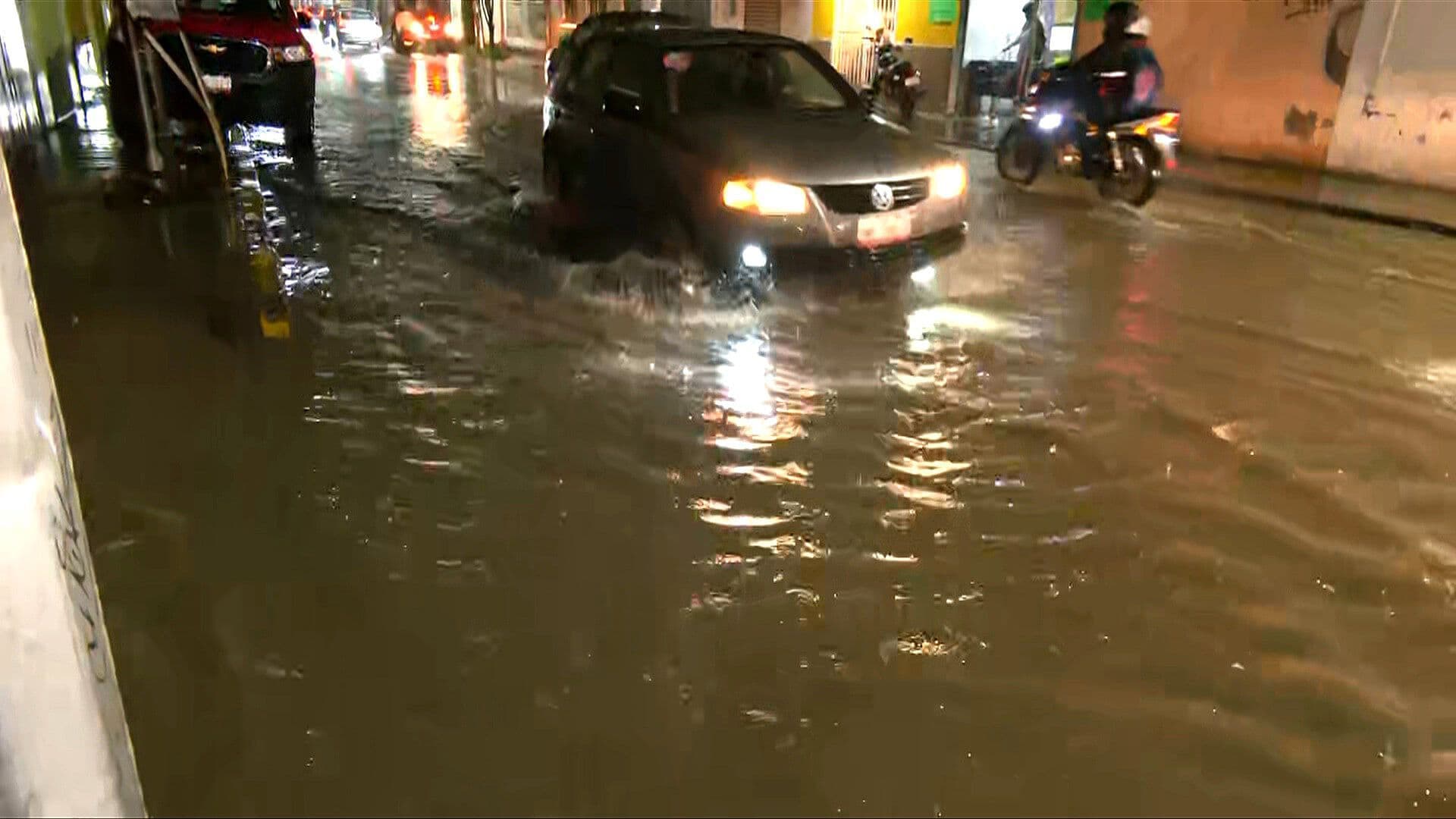 Lluvias Dejan Encharcamientos en Inmediaciones de la Vía Morelos, Ecatepec