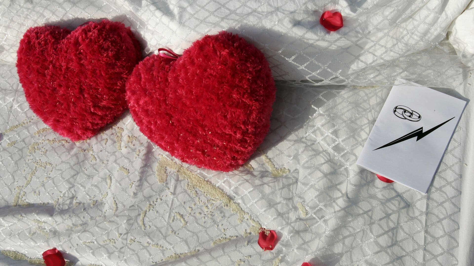 Cada Vez Más Parejas Duermen en Camas Separadas; Expertos Analizan Motivos