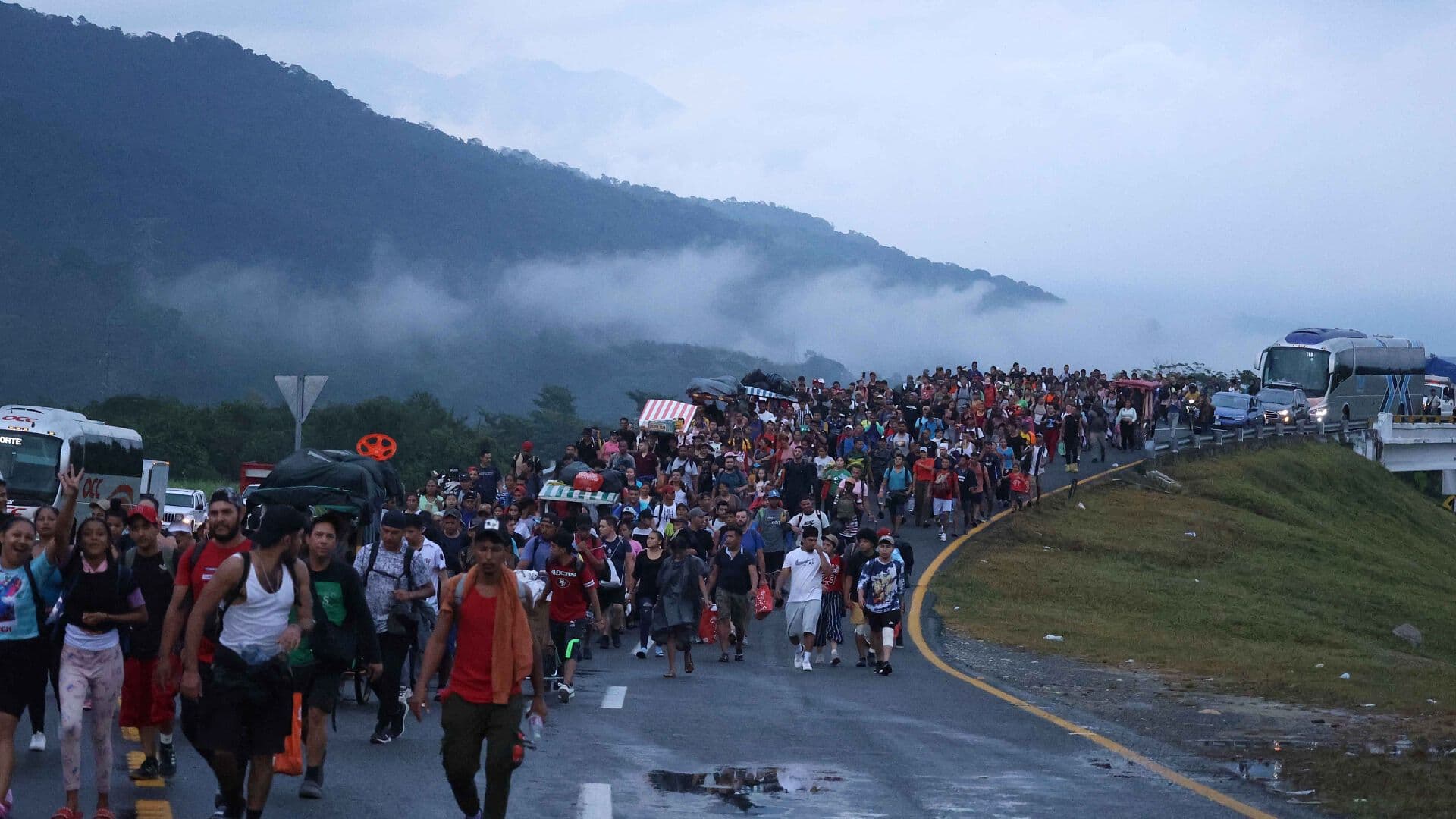 Sale Desde Chiapas Nueva Caravana con Cientos de Migrantes