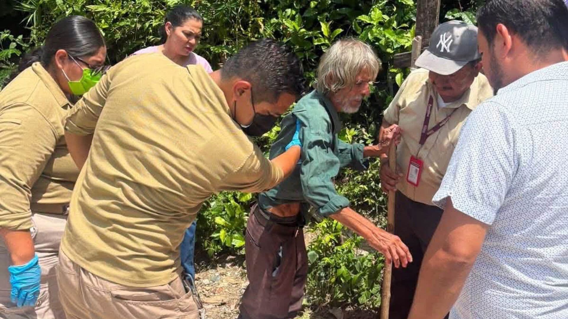 Brindan Atención Médica a Hombre de la Tercera Edad con Pie Infectado en Puebla