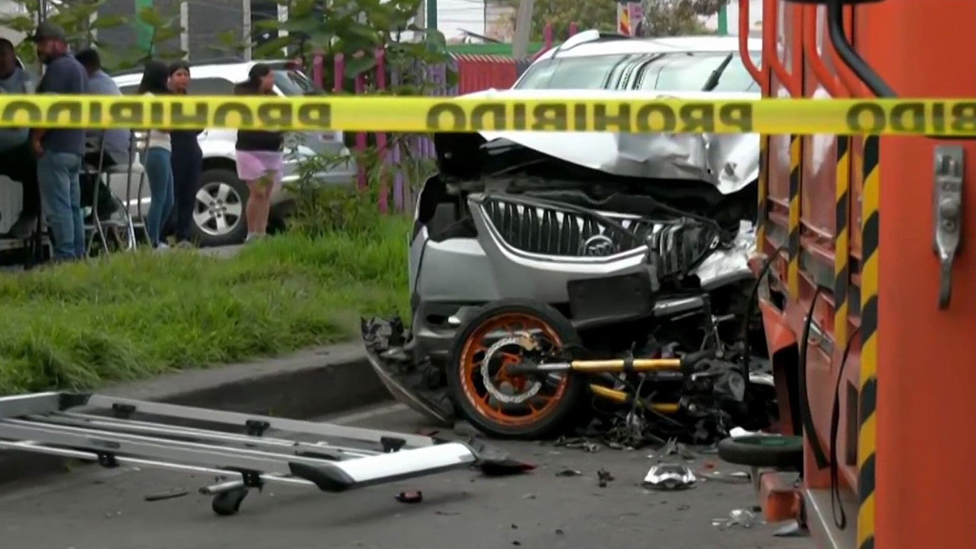 Camioneta de Lujo Choca y Mata a Motociclista en Periférico Oriente, Iztapalapa