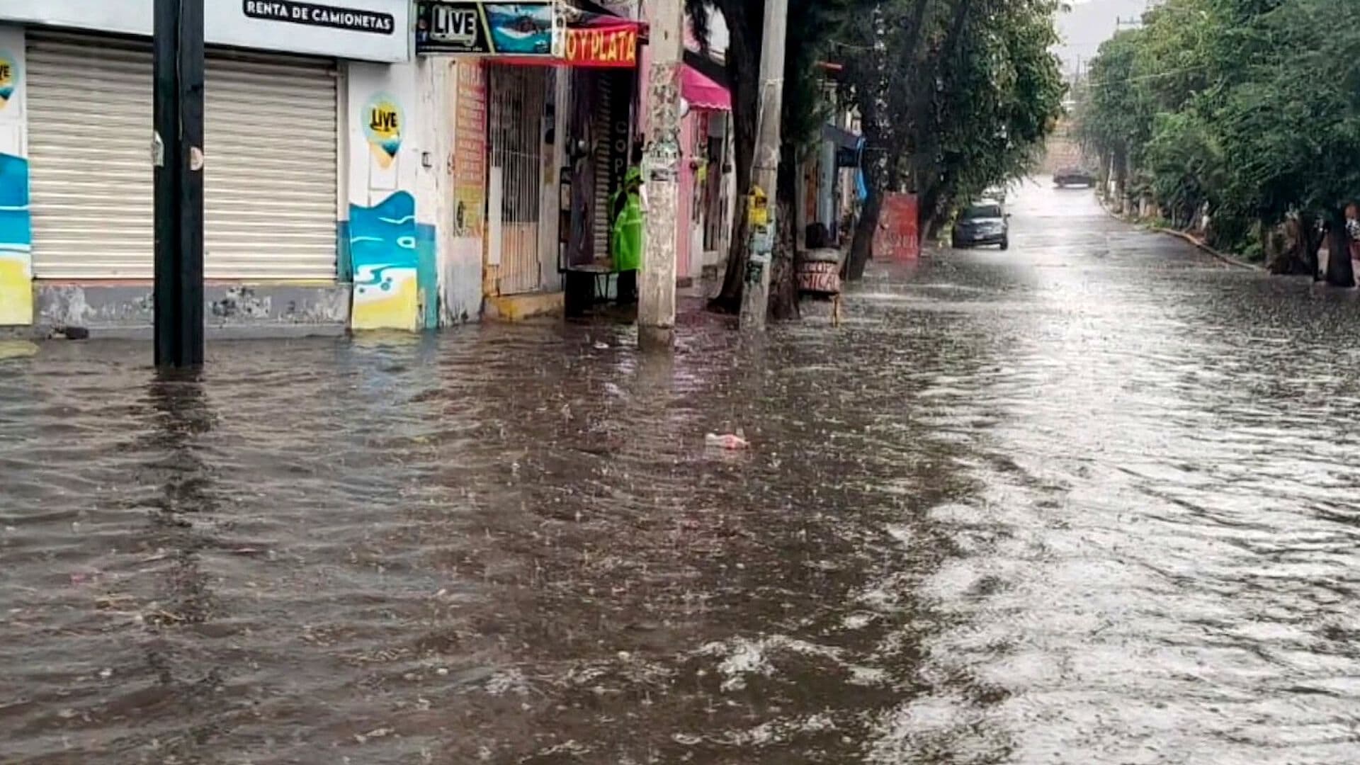 Lluvia Intensa con Granizo y Viento Provoca Afectaciones en la CDMX