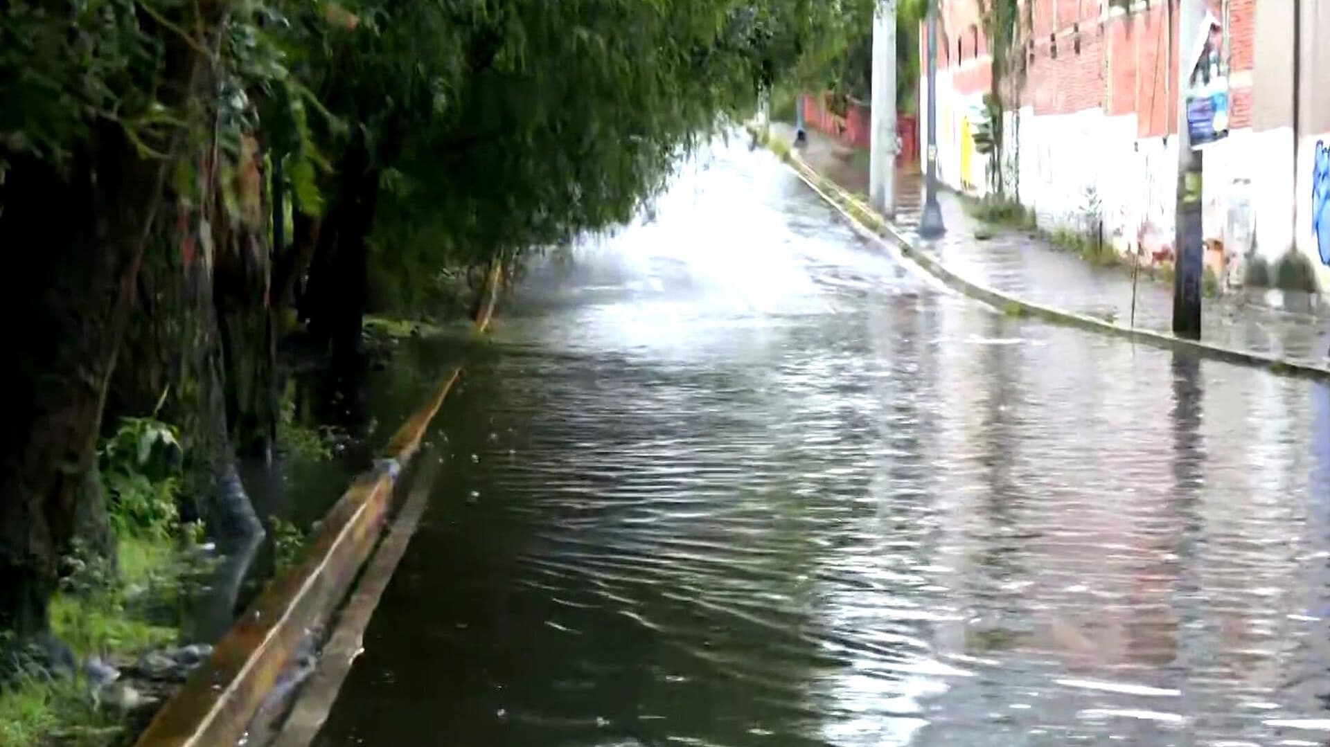 Lluvias Provocan Anegaciones en Jardines del Pedregal, Álvaro Obregón