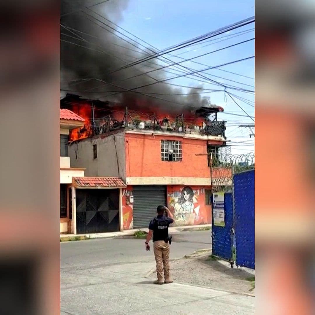 Incendio Consume Madera en Azotea de Vivienda en Cuautlancingo, Puebla