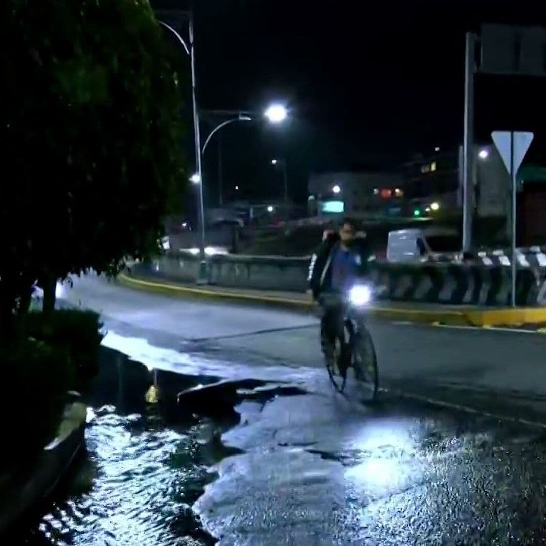 Dos Coladeras Abiertas Ponen en Riesgo a Motociclistas en Viaducto, CDMX