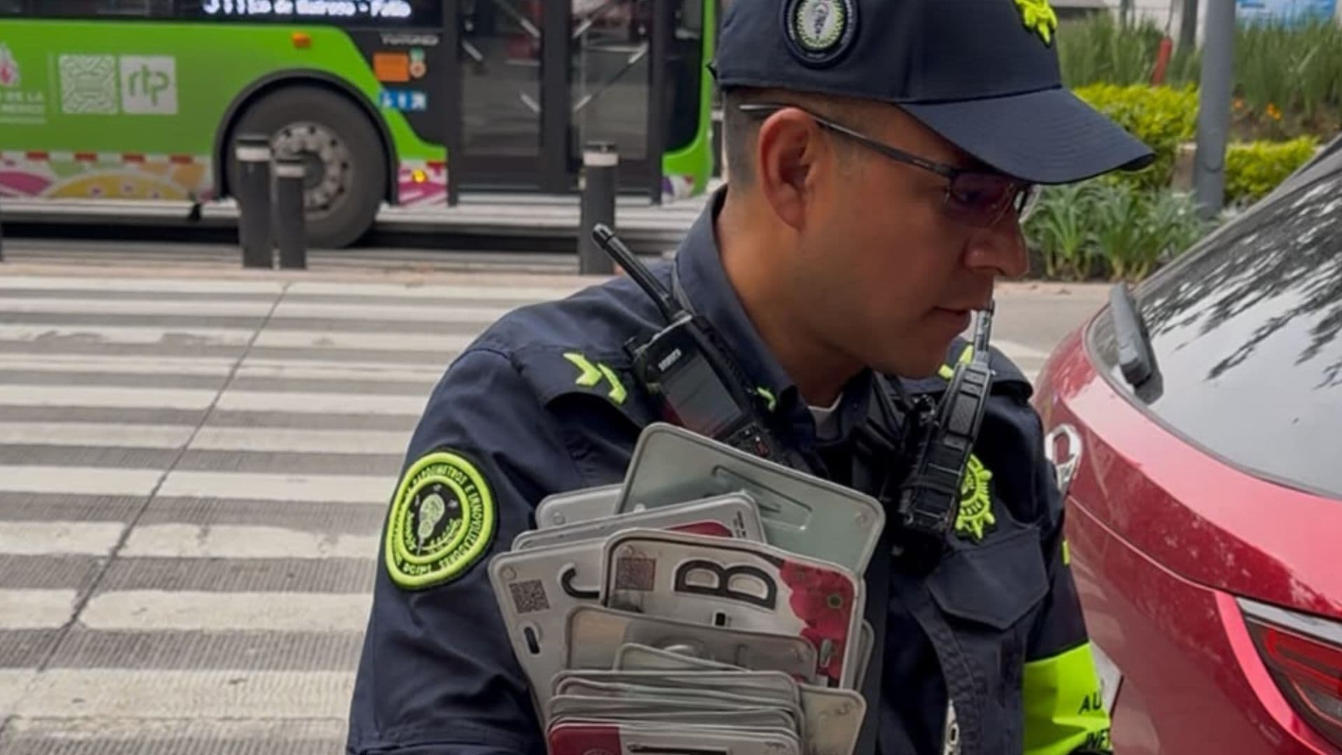 Franelero Engaña a Corredores y Terminan Multados en la Colonia Juárez, CDMX