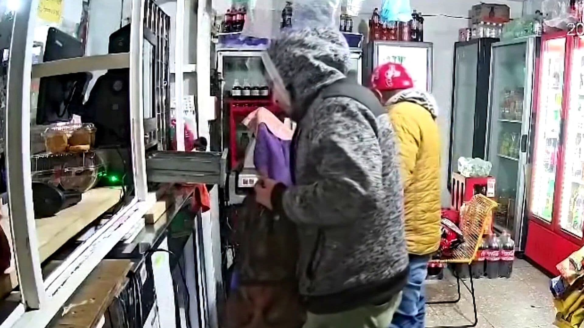 Ladrones Asaltan Tienda en Dos Minutos y Huyen en Motocicleta en Tláhuac, CDMX