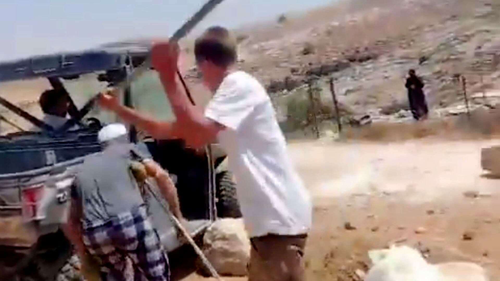 Joven Israelí Ataca con un Tubo a Palestino con Discapacidad en Cisjordania