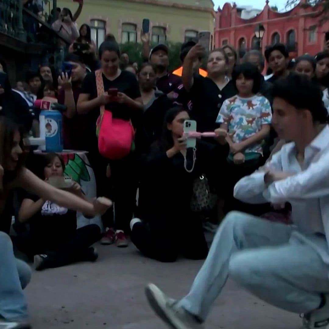 Jóvenes Improvisan Bailes para “Farmear Aura” en el Jardín Guerrero de Querétaro