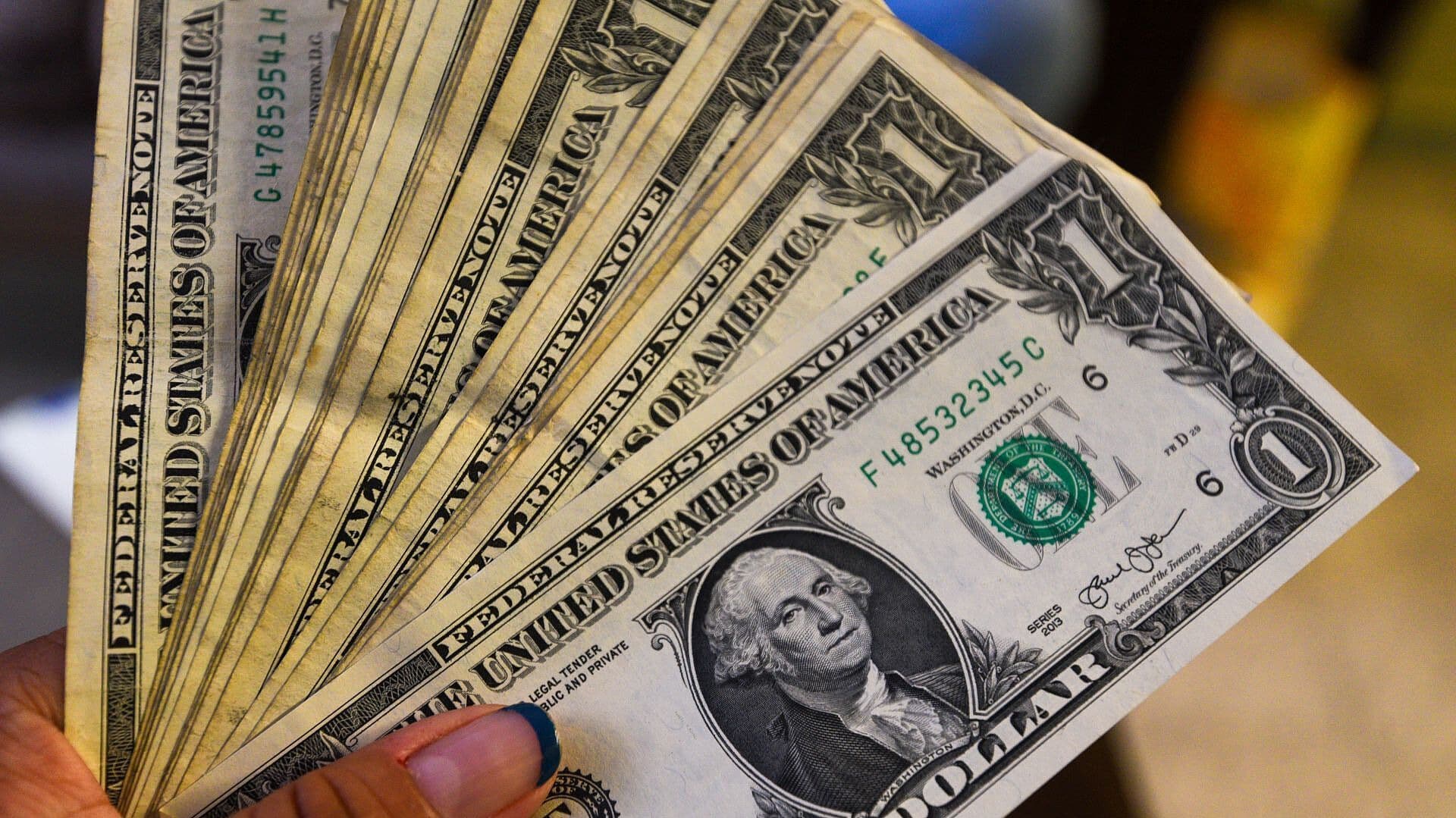 Peso Mexicano Se Mantiene Estable por la Debilidad del Dólar