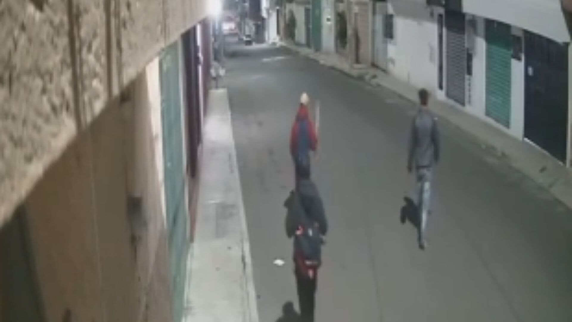 Video Ladrones Roban Tienda de Tenis en Colonia Granjas de San Isidro en Puebla