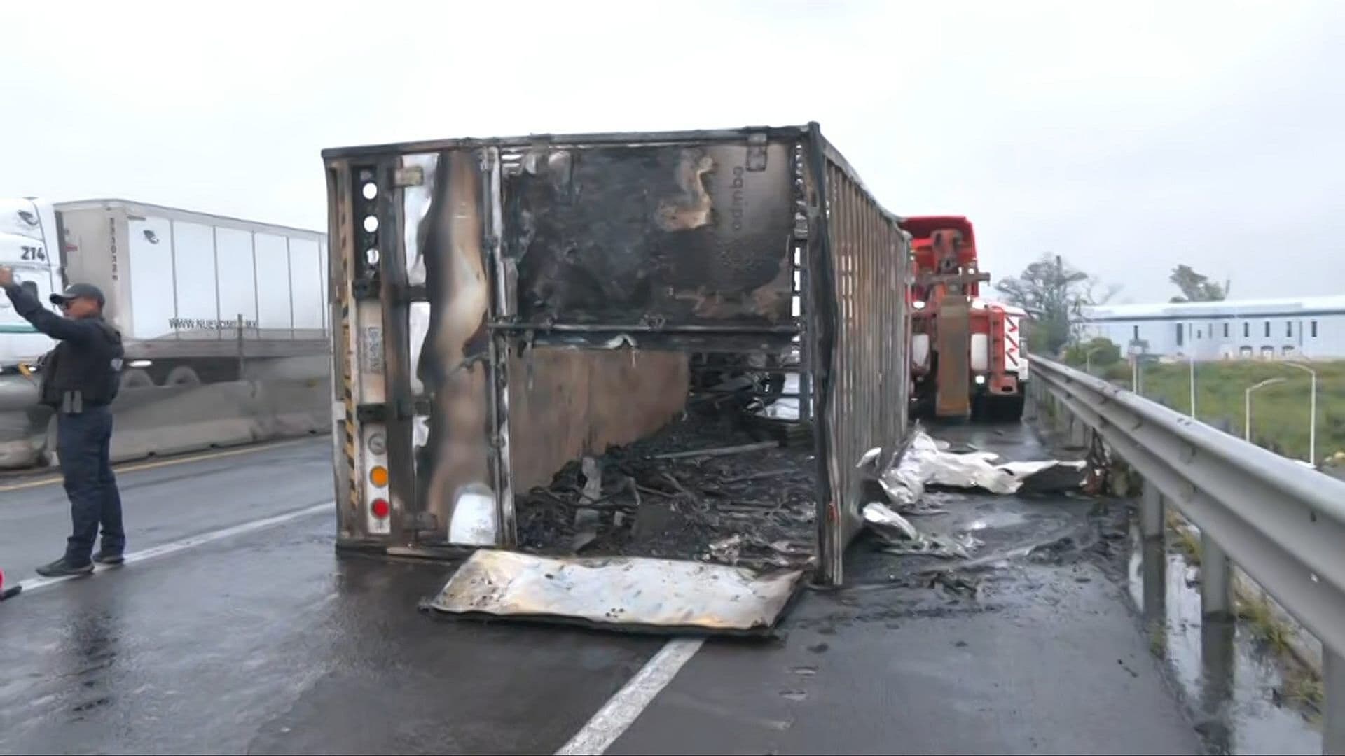 Cierran Circuito Exterior Mexiquense por Camión Incendiado