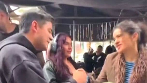 Rosalía Sorprende al Pasear en La Lagunilla durante su Residencia en Ciudad de México