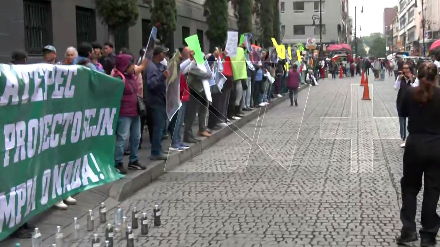 Vecinos de Ecatepec Bloquean Calles de la CDMX por Falta de Agua