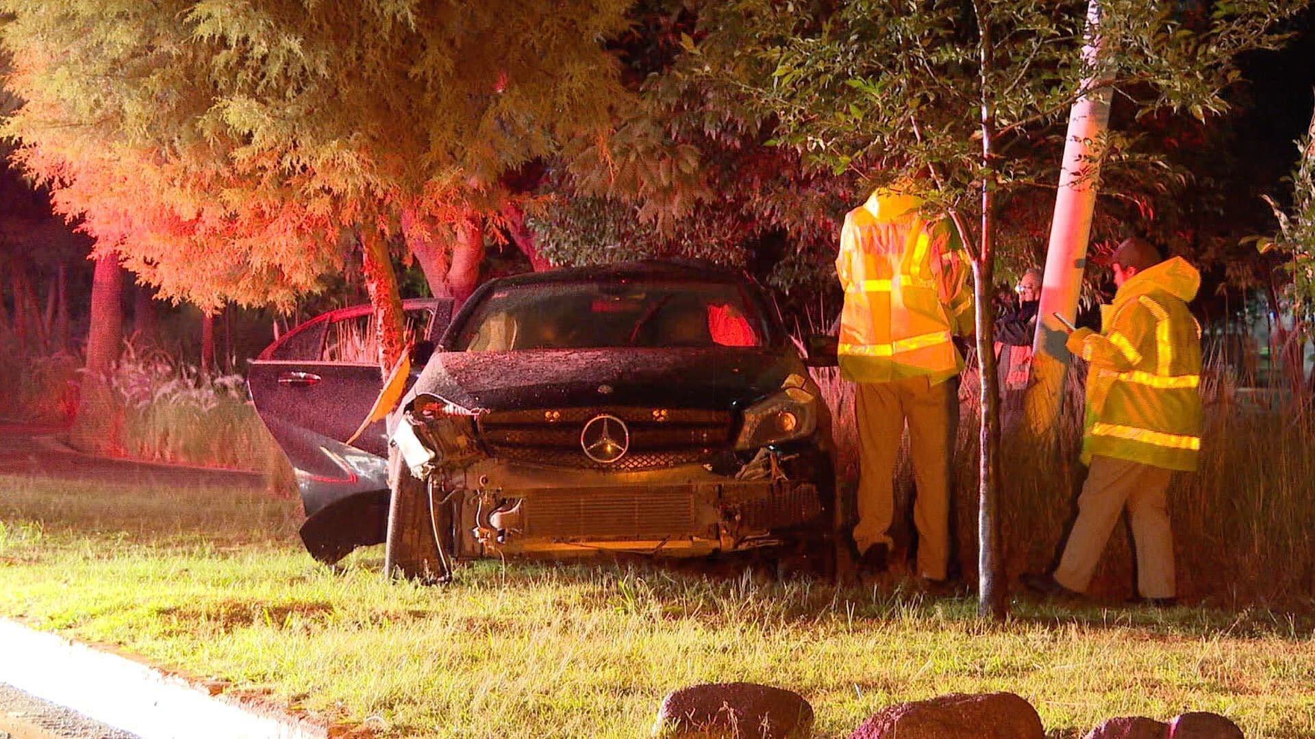 Automóvil Mercedes Benz Accidente Vía Atlixcáyotl Calle Sol Puebla
