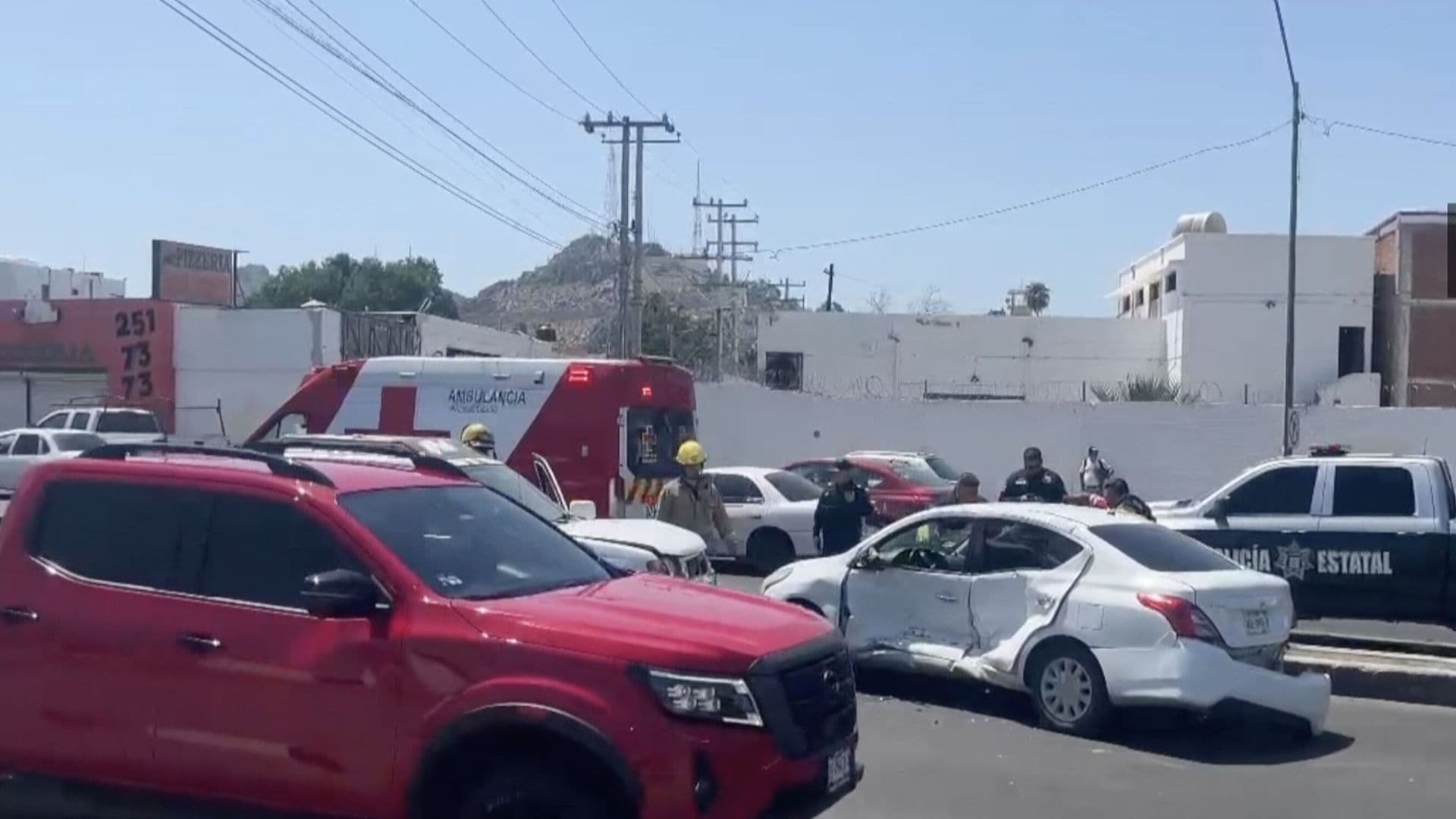 Choque Entre Pick Up y Sedán Deja Una Persona Lesionada en Hermosillo