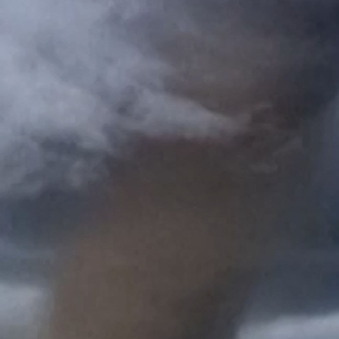 Paso de Tornado Deja 41 Personas Heridas en Francia