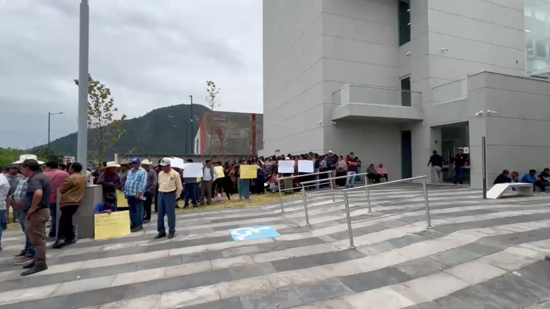 Pobladores de Soledad Atzompa se Movilizan a Ciudad Judicial Orizaba por Conflicto de Agua en Veracruz