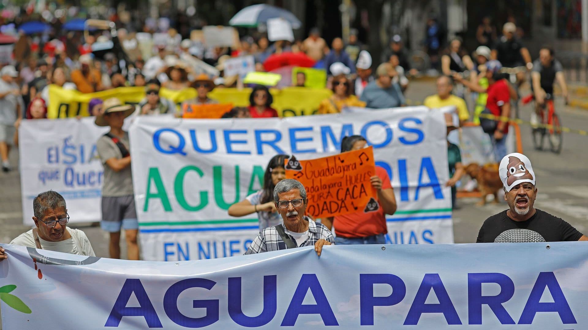 Marchan en Guadalajara para Exigir una Mejor Calidad del Agua Potable