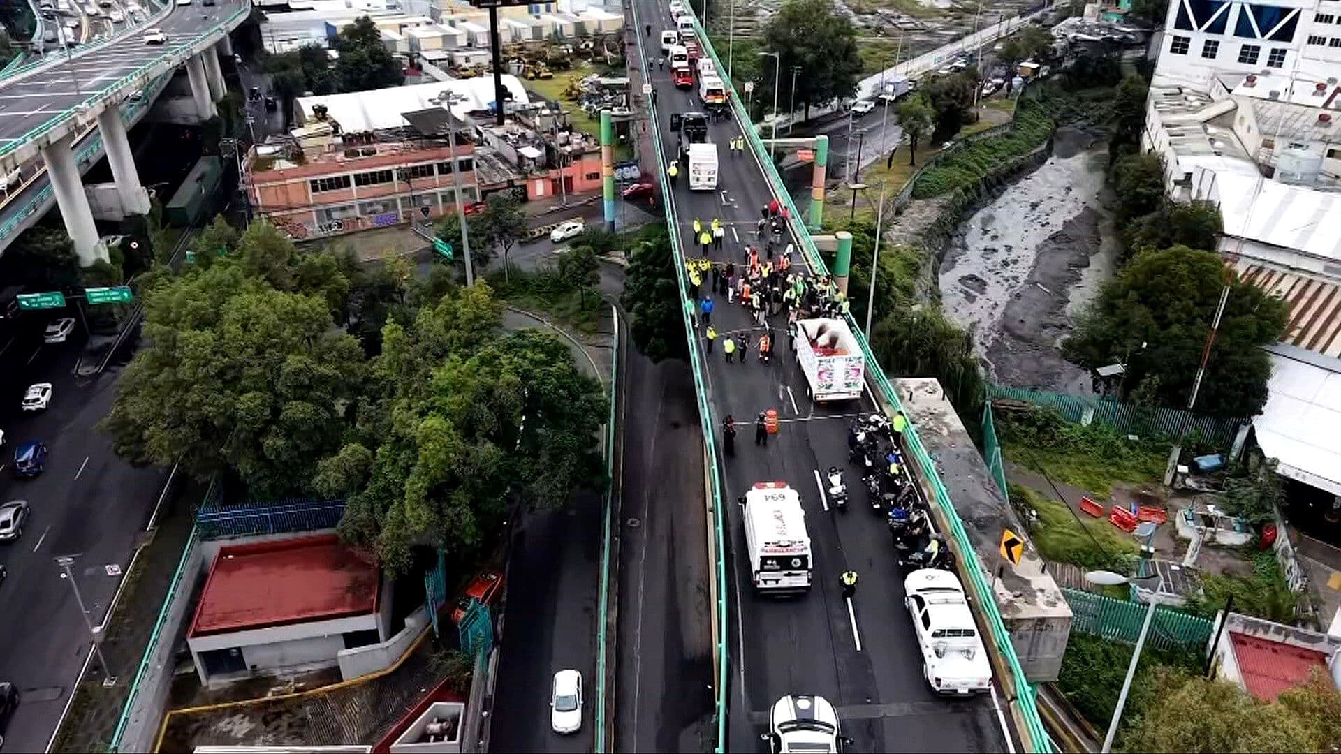 Volcadura en Segundo Piso de Periférico Deja Varios Lesionados