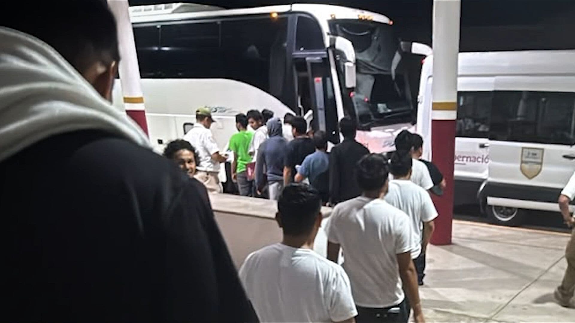 La Travesía de 54 Migrantes Mexicanos Que Fueron Deportados de EUA a Honduras