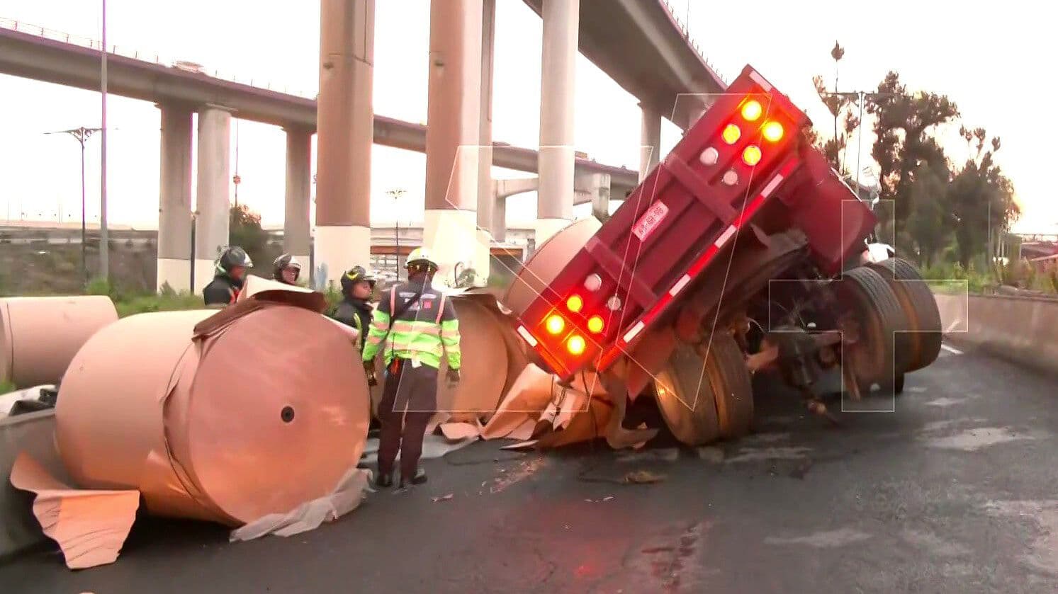 Volcadura de Tráiler Afecta Circulación en la México-Puebla