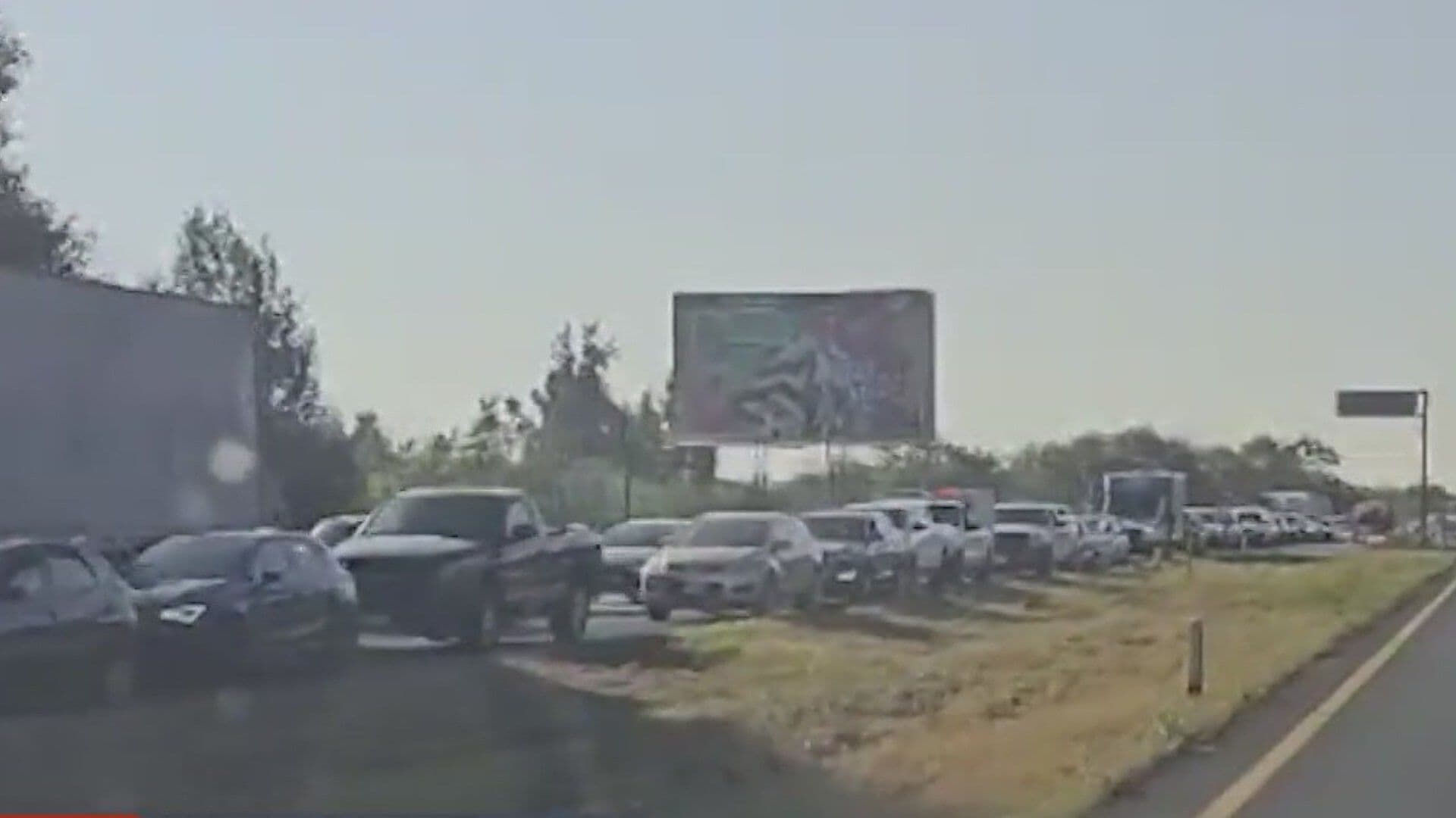 Deja Un Herido Choque entre Dos Tráileres en Carretera Nacional en Montemorelos