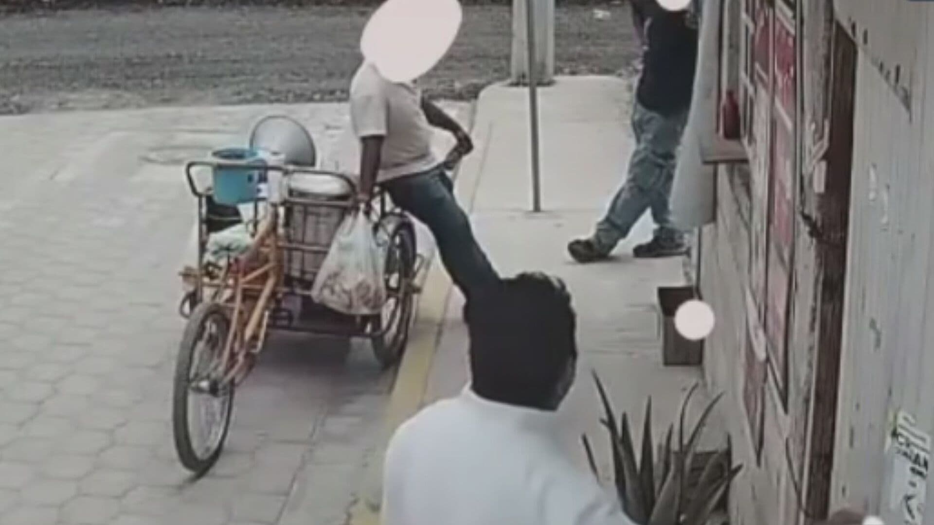 Denuncian Falso Sacerdote que Pide Dinero en Puebla