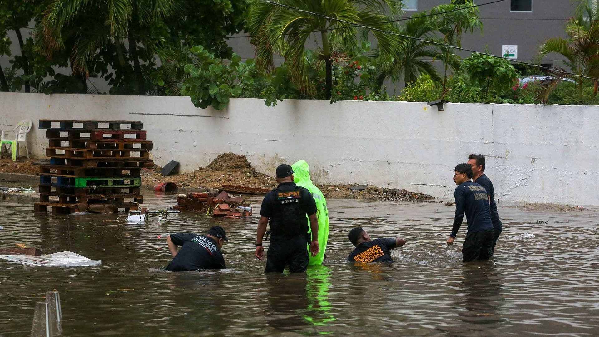 Afectaciones en Viviendas Tras Desbordamiento de Arroyo en Coyuca de Benítez en Guerrero